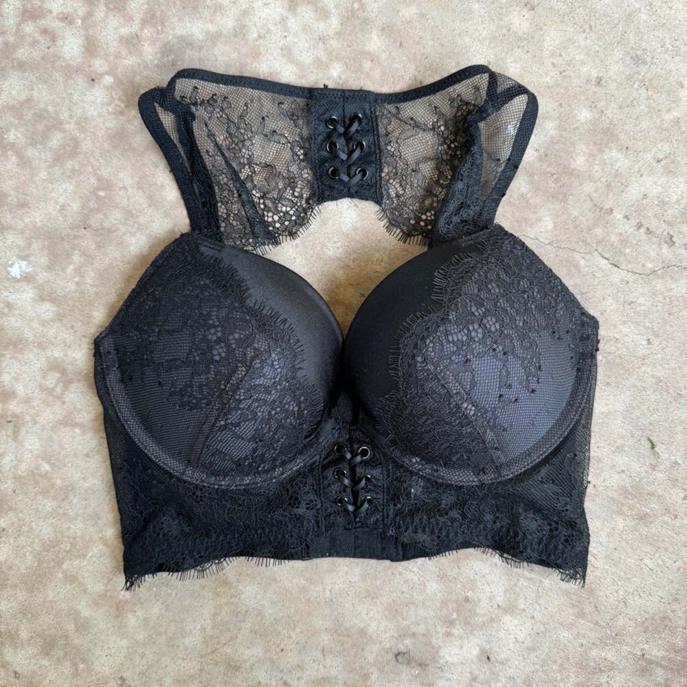 Victoria’s Secret Very Sexy Push Up Lace Up High Neck Bra size 32C